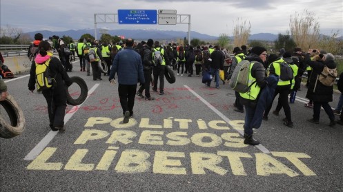 FIGUERES PROTESTES DETENCIO PUIGDEMONT TALL AUTOPISTA 27-03-2018 FOTO JOAN CASTRO ICONNA